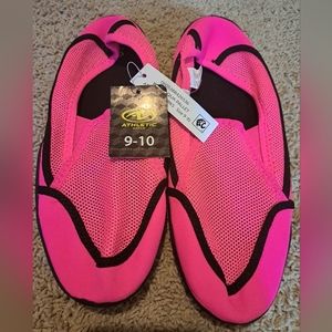 NWT Women's water shoes